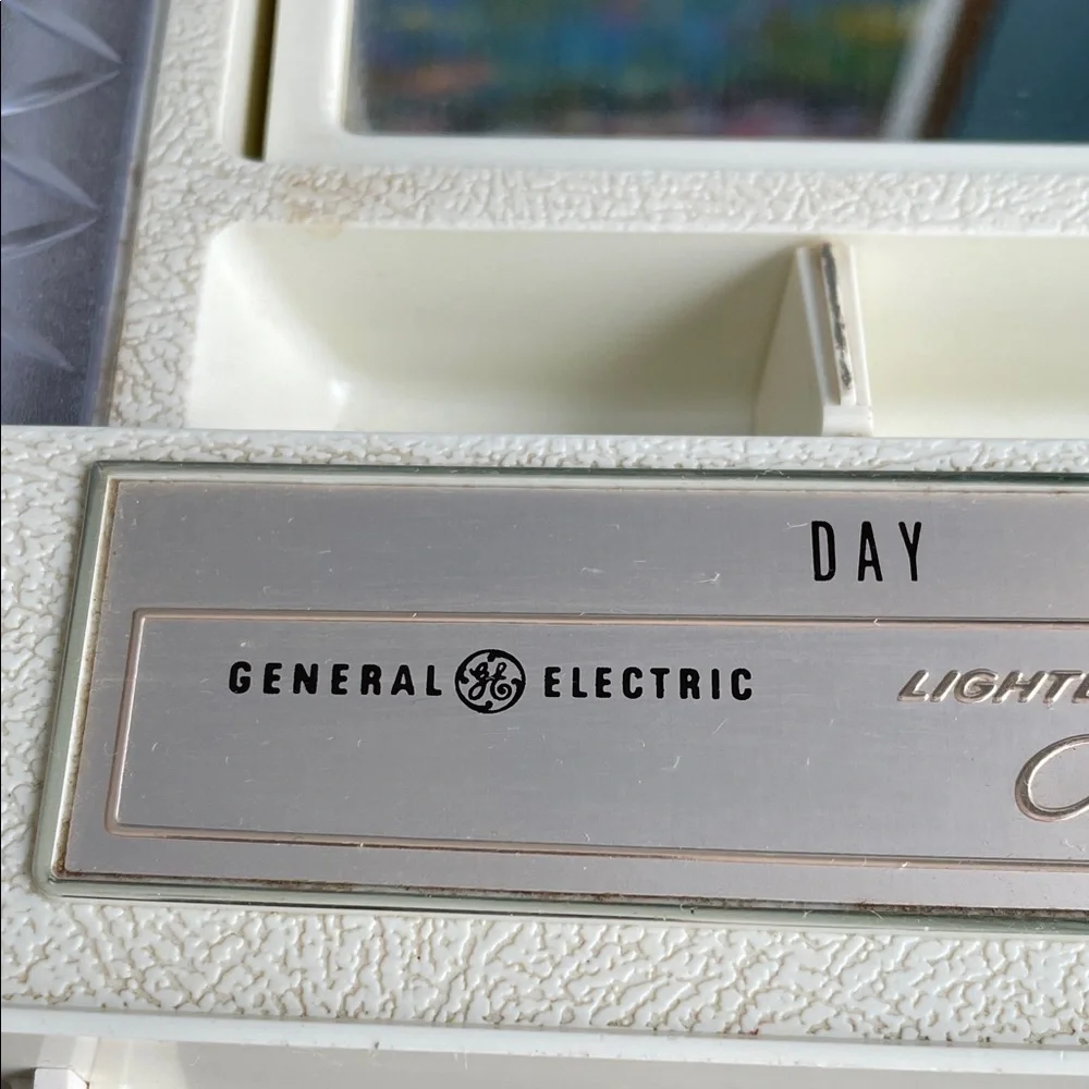 Vintage GE Lighted Make-up Mirror